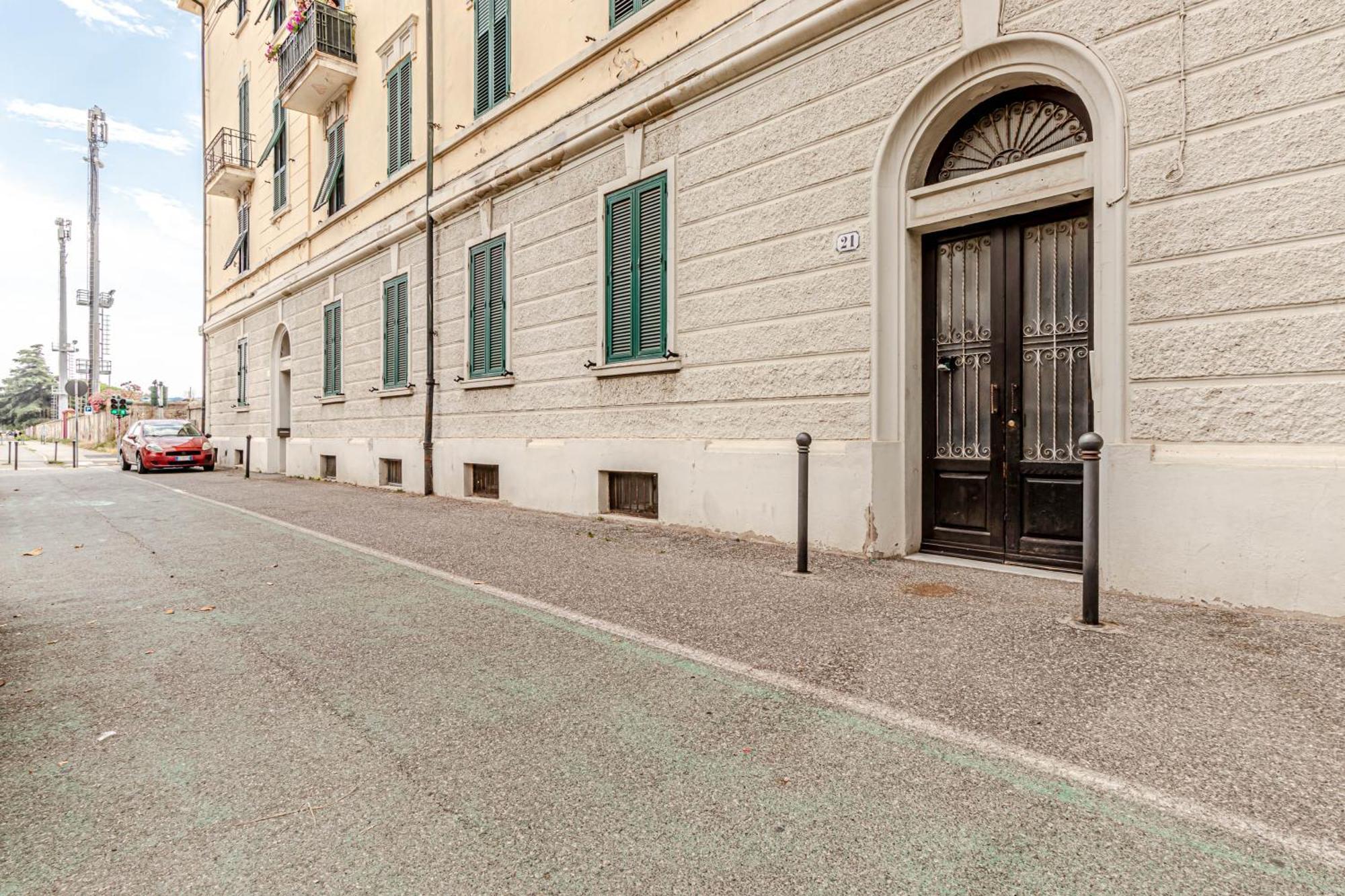 Moonlight Stylish Central, Hospital & Station Livorno Exterior foto