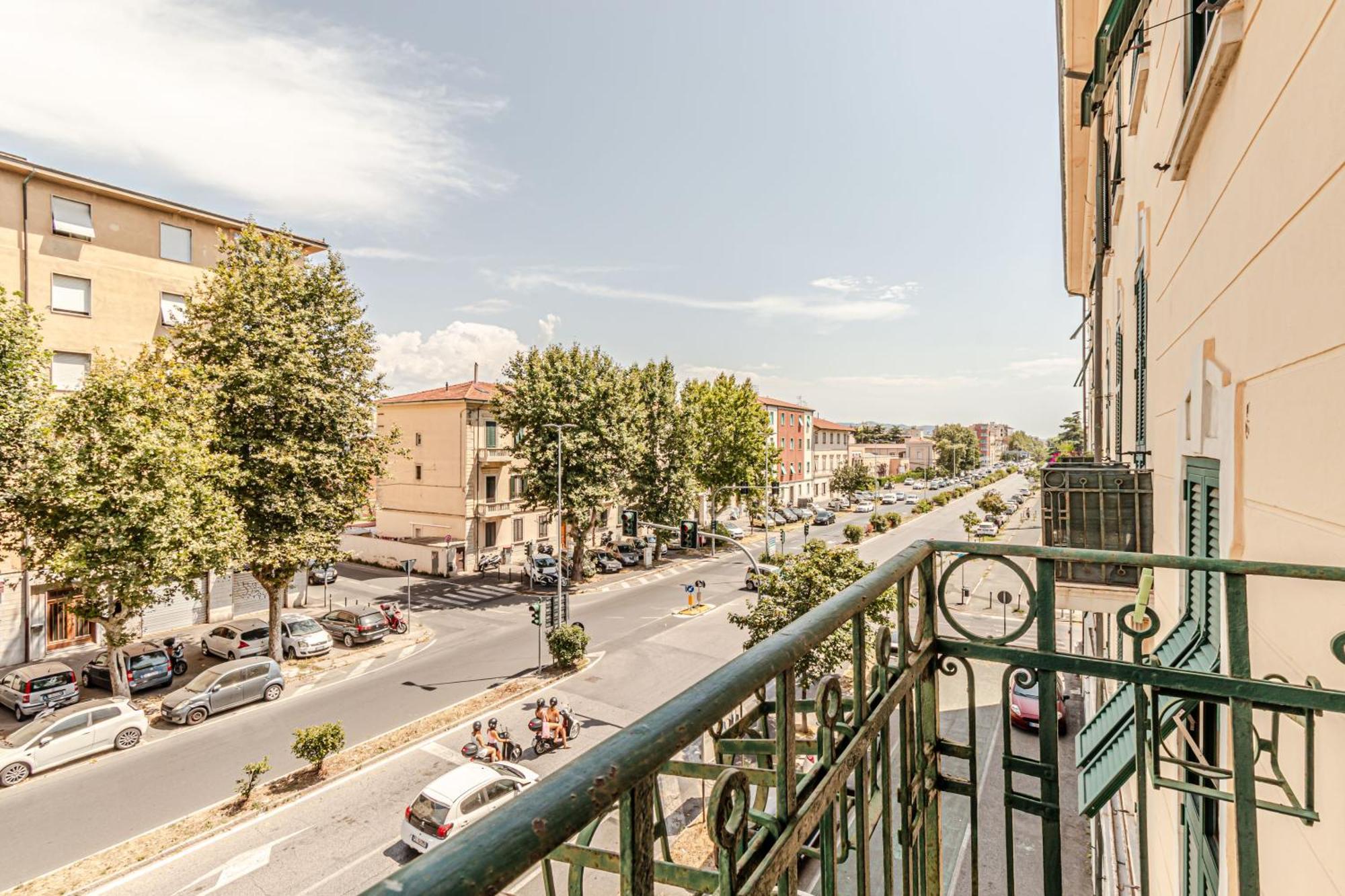 Moonlight Stylish Central, Hospital & Station Livorno Exterior foto